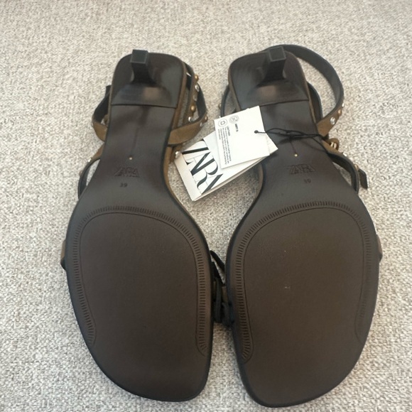 Zara Olive 1.6” Heeled Sandal with Stud Details NWT sz 39/ US 8 Valentino Style - Picture 10 of 16